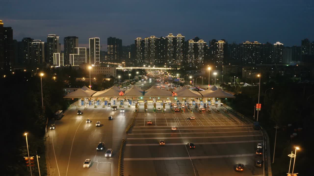 城市交通的无人机视图视频素材