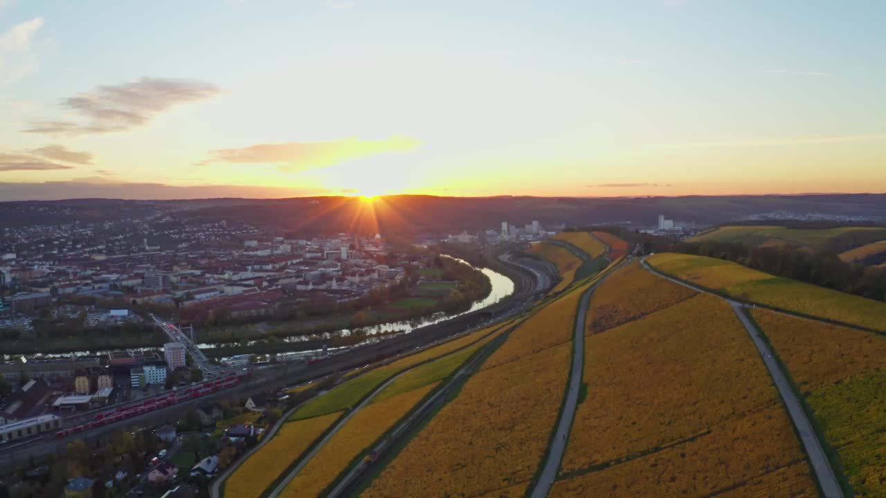 鸟瞰图，金色葡萄园的秋天从上方，地区Mainfranken,Würzburg，德国视频素材