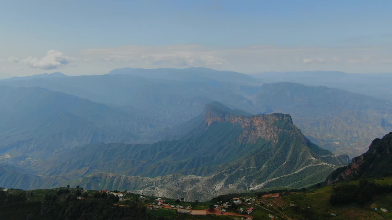 鸟瞰图的Sierra Gorda山脉视频下载