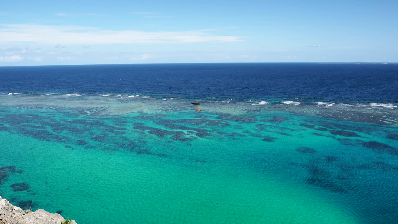 羽场岛白鸟角附近的翡翠色海视频素材