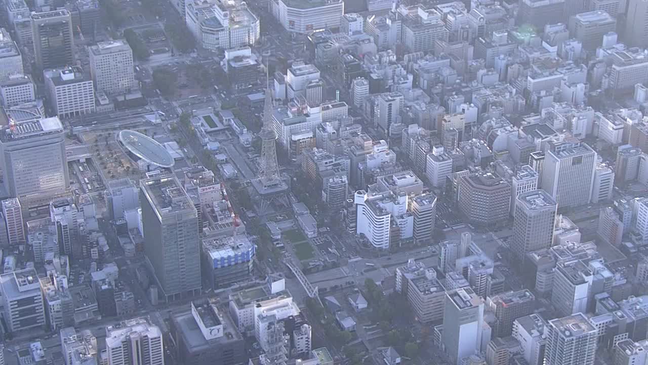 日本爱知市，名古屋市中心的天线和电视塔视频素材