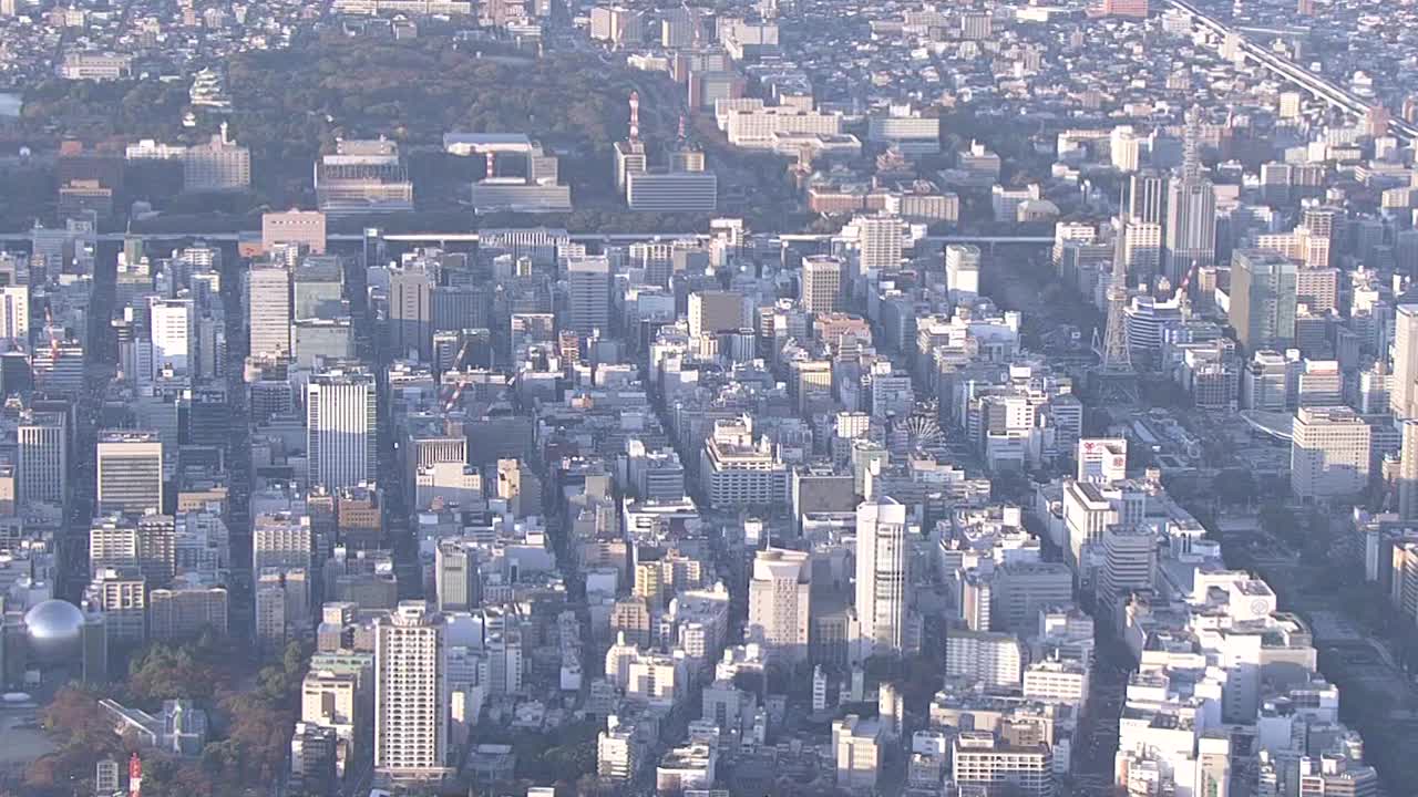 日本爱知市，名古屋市中心的天线和电视塔视频素材