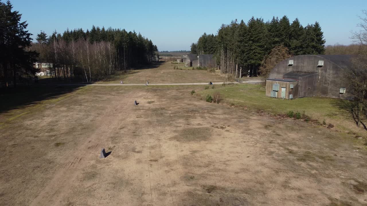 荷兰前Soesterberg空军基地的机库视频素材