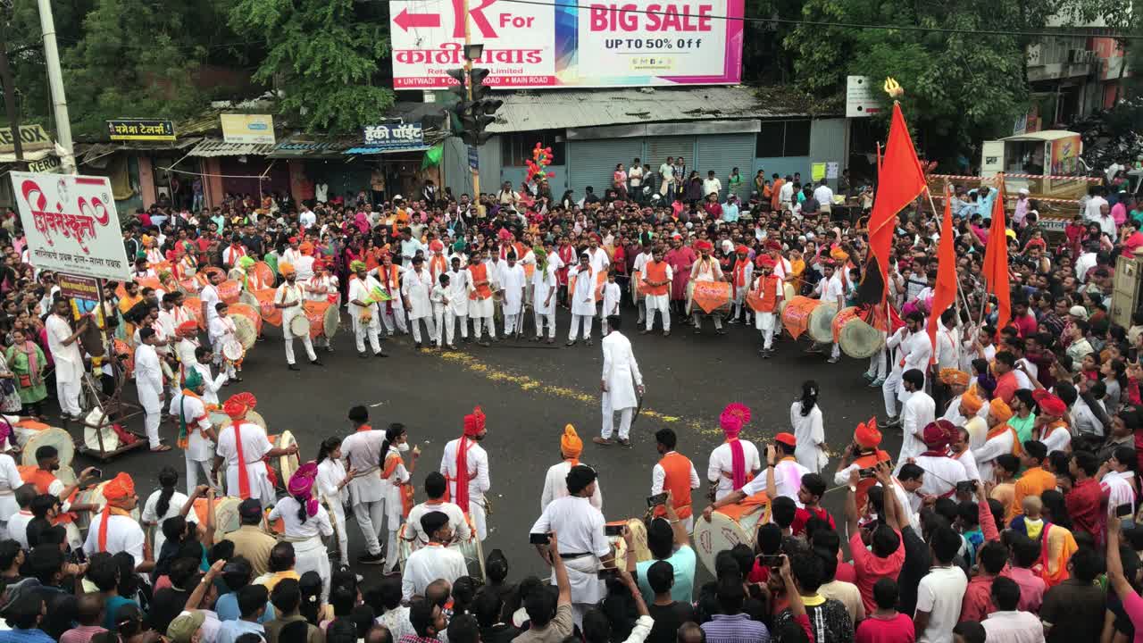 象头神节上的Nashik dhol视频素材