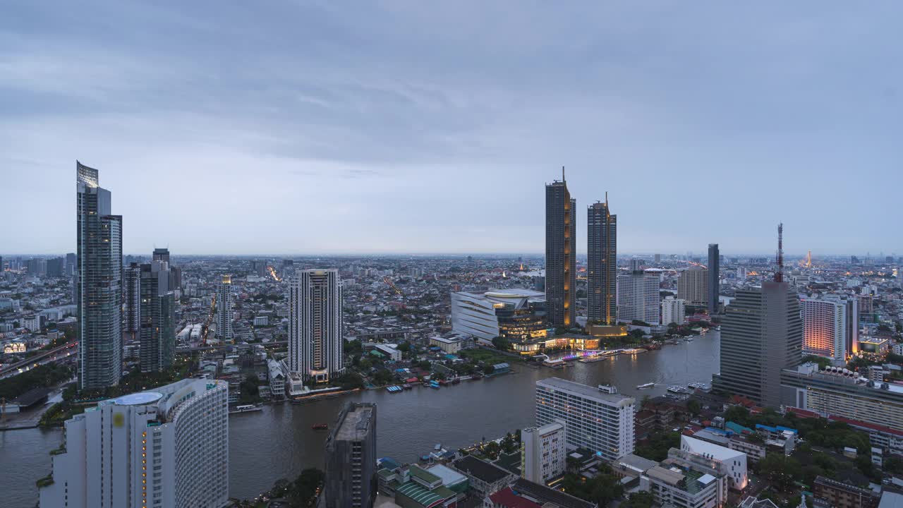 从白天到夜晚，曼谷的天际线和湄南河的时间流逝视频素材