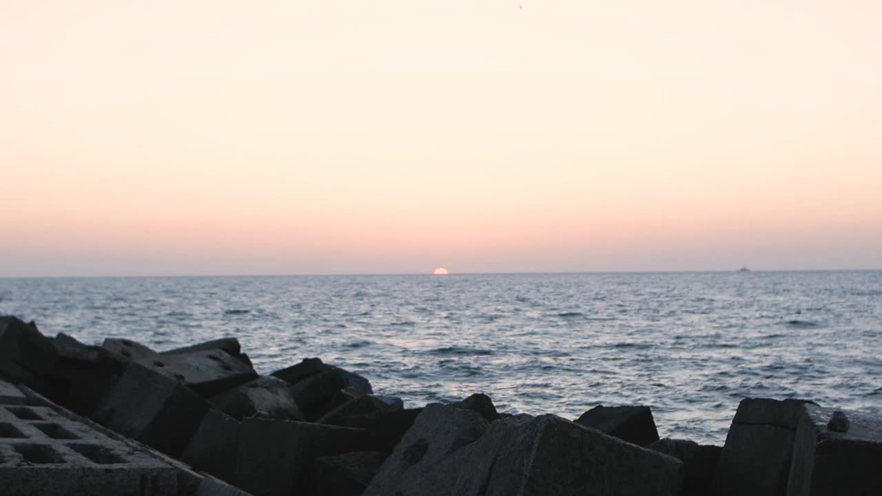 美丽的夏日日出海景视频素材