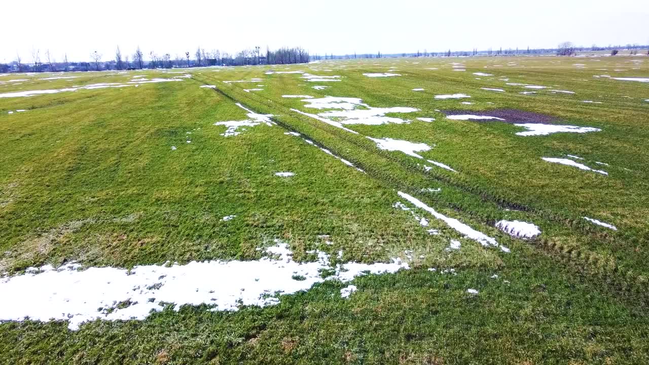 春季施肥，冬小麦田，雪岛视频下载