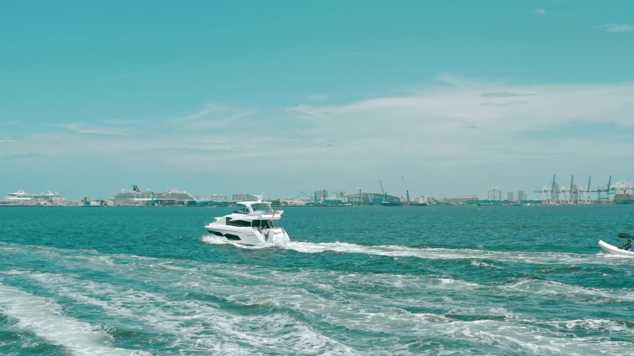 布里克尔航空，船，水上摩托车，比斯坎湾邮轮视频素材