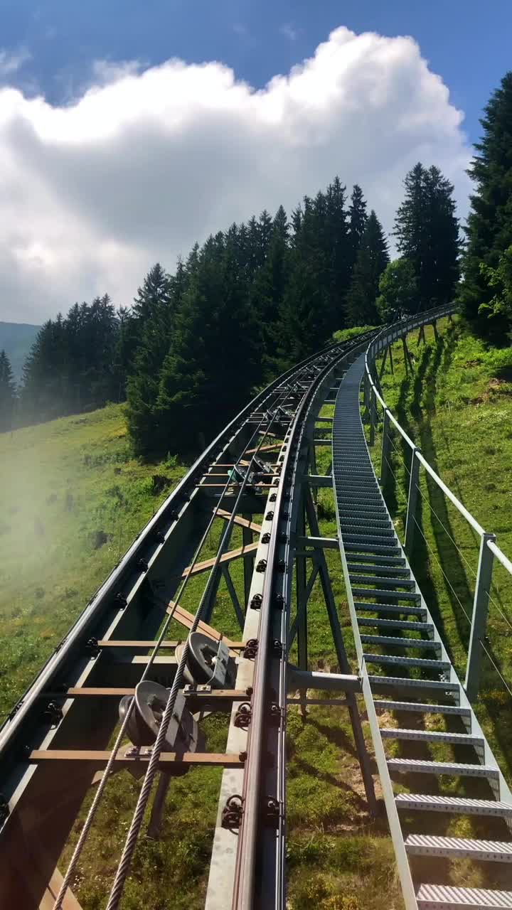 缆车去莫尔森山滑雪胜地，格鲁耶尔，弗里堡视频素材