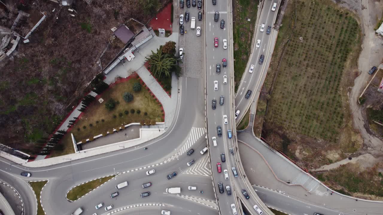 公路交通鸟瞰图-高峰时间和高交通视频素材