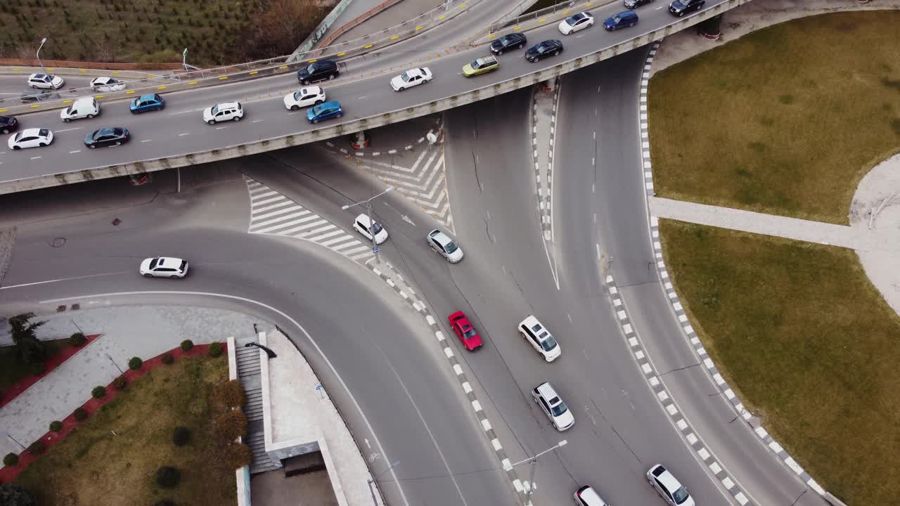 公路交通鸟瞰图-高峰时间和高交通视频素材