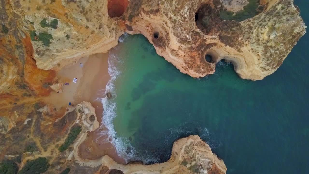 修正了葡萄牙多纳阿纳海滩的无人机拍摄视频素材