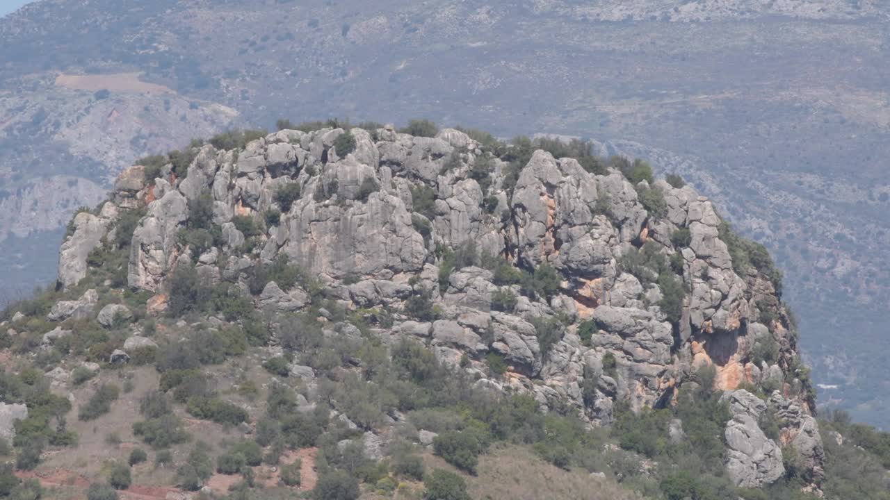 Masmullar小山，一个阳光明媚的日子视频素材