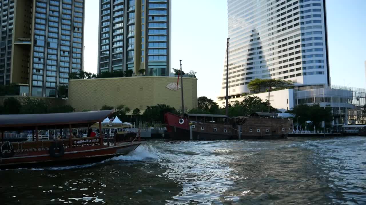 曼谷的酒店，河流，船只视频素材