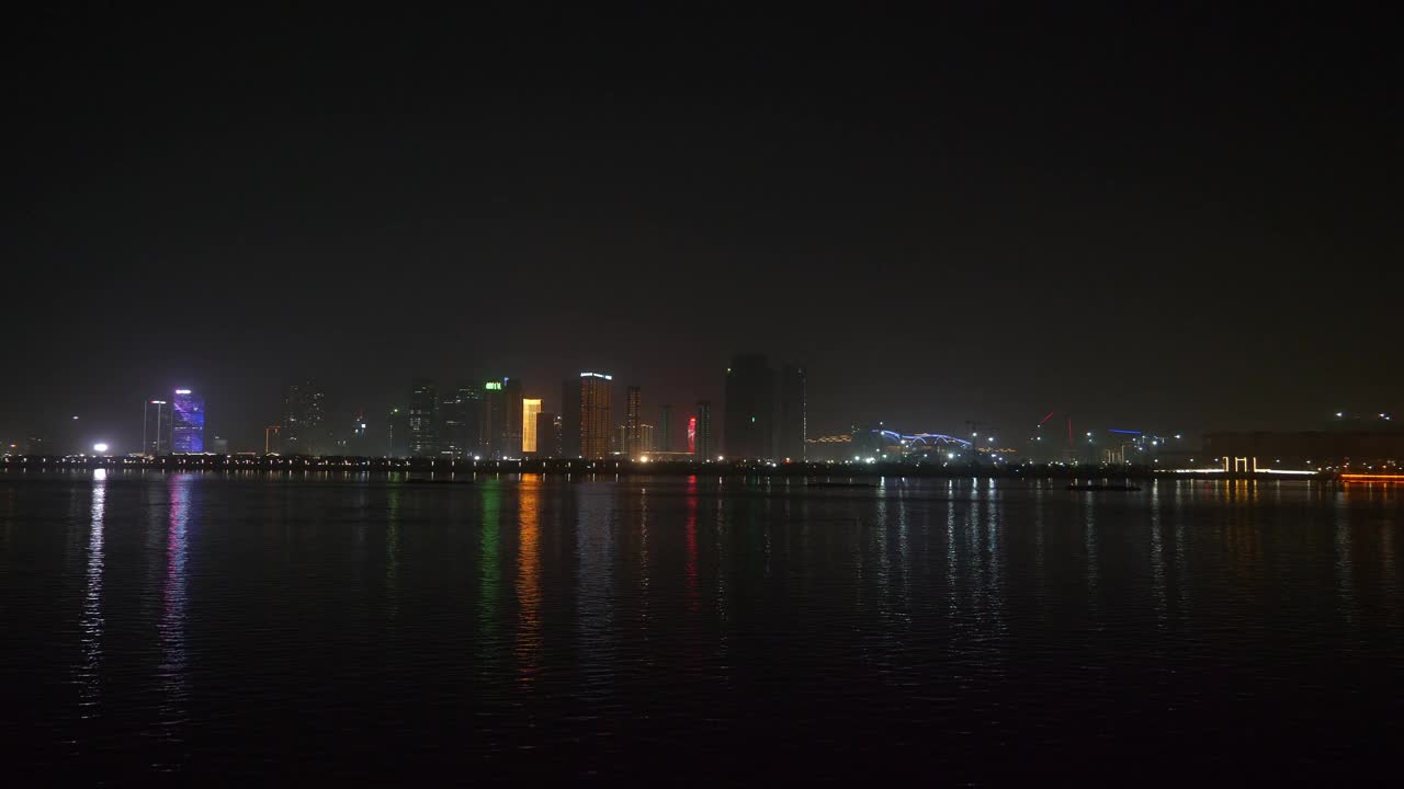 夜景照明杭州滨江湾全景4k中国视频素材