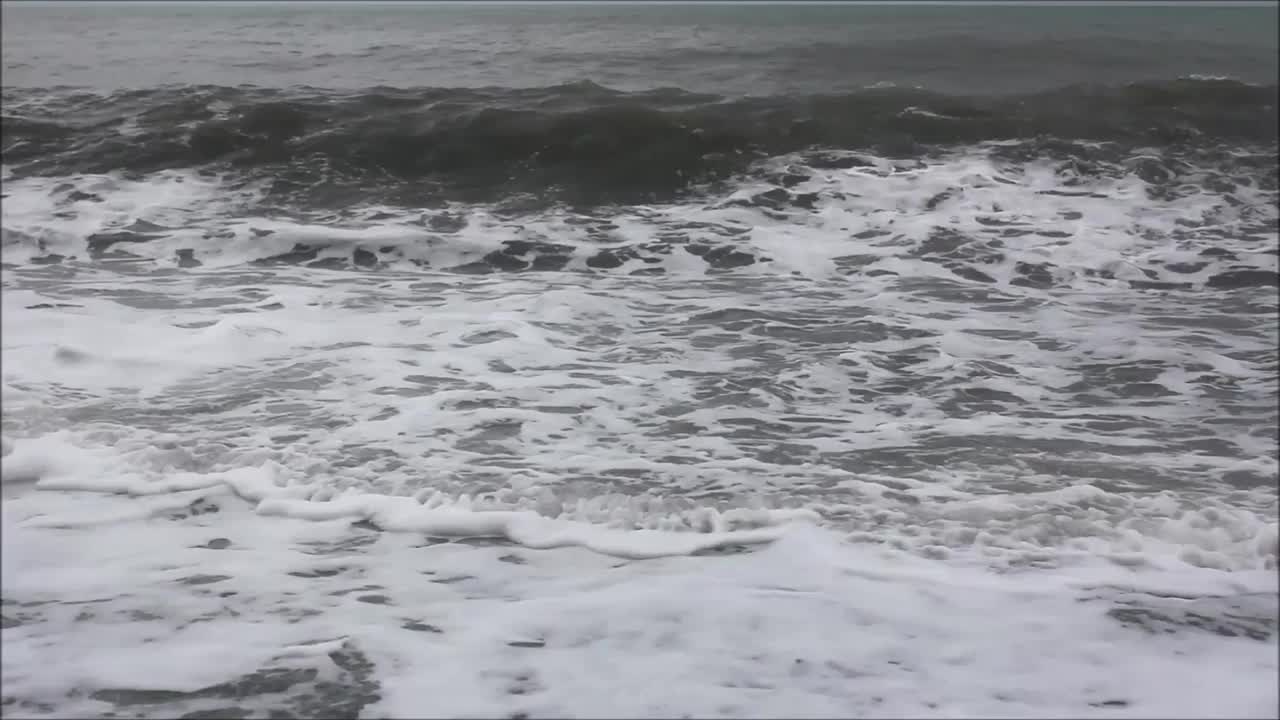 黑色的海滩和海浪视频素材