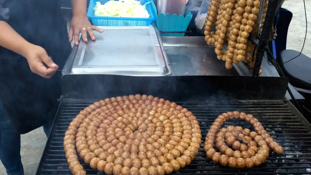 泰国香肠街头小吃啊，亚洲美食视频视频素材