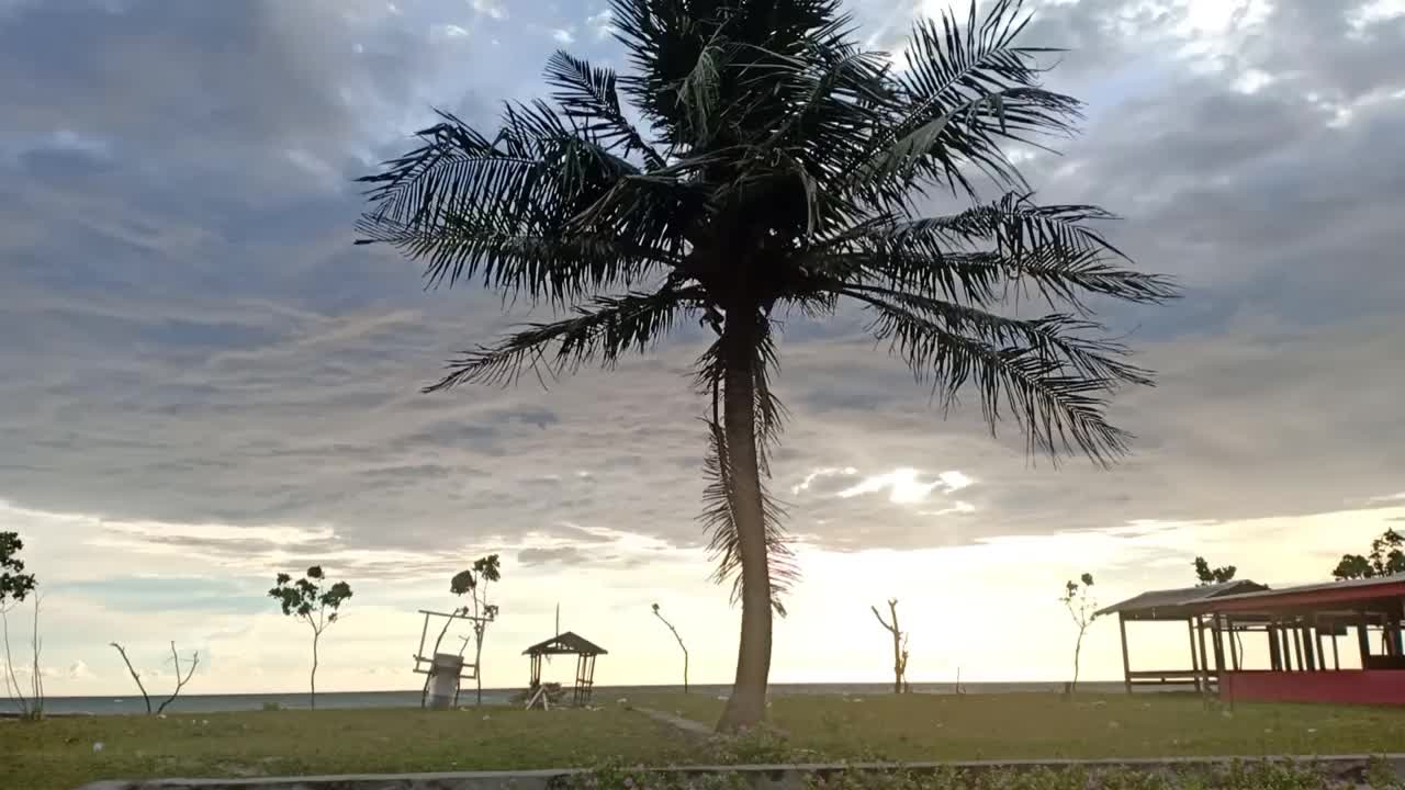 海滩上的日落景色视频素材