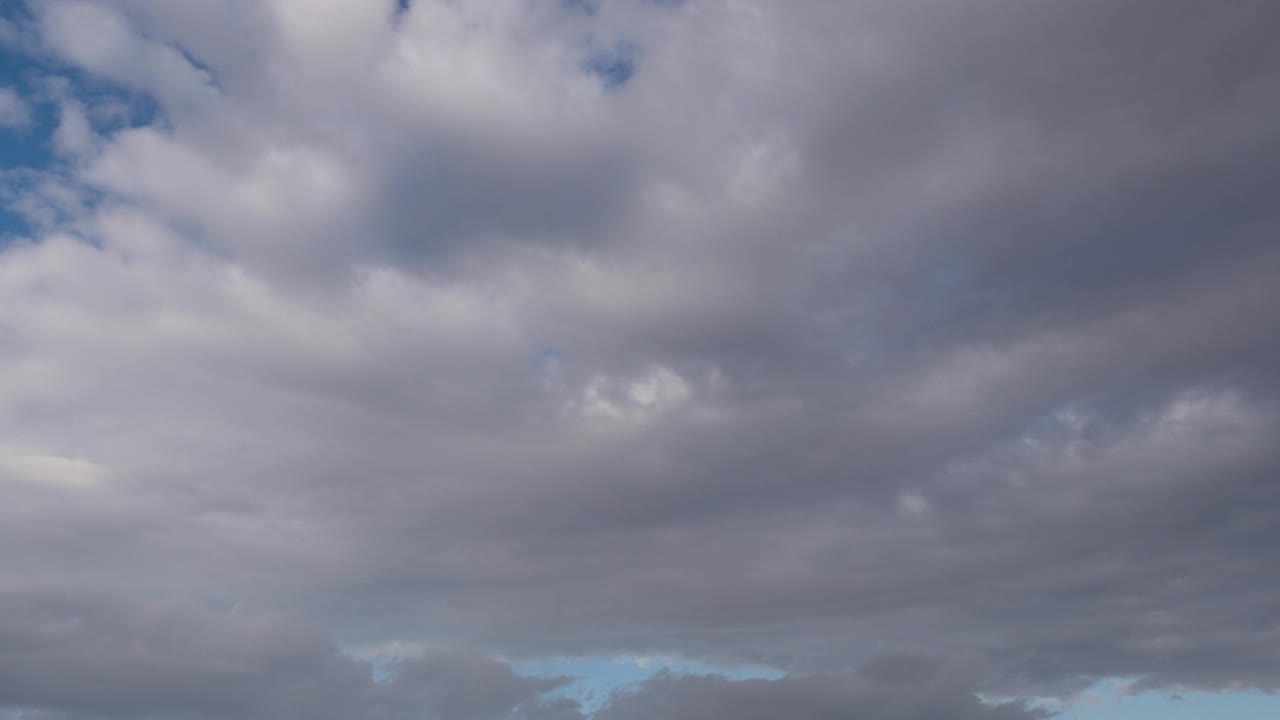 时间流逝美丽的蓝天与雨云背景4k视频素材