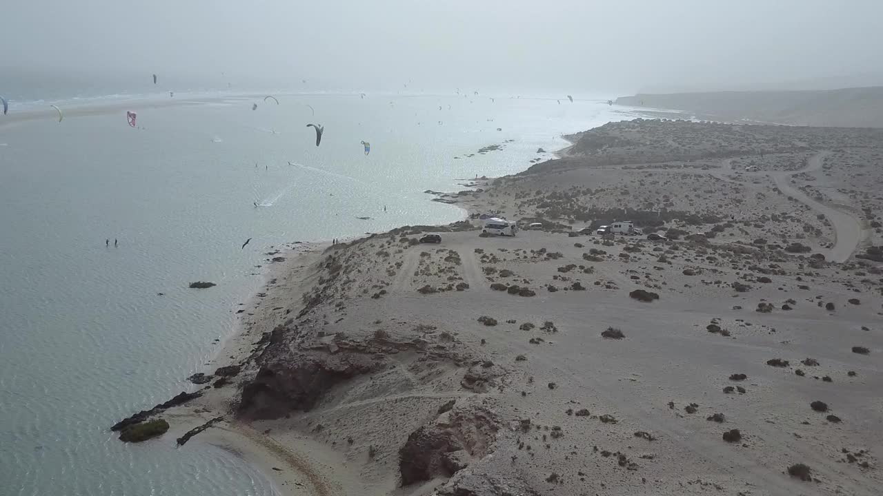 沙滩和水上风筝视频素材