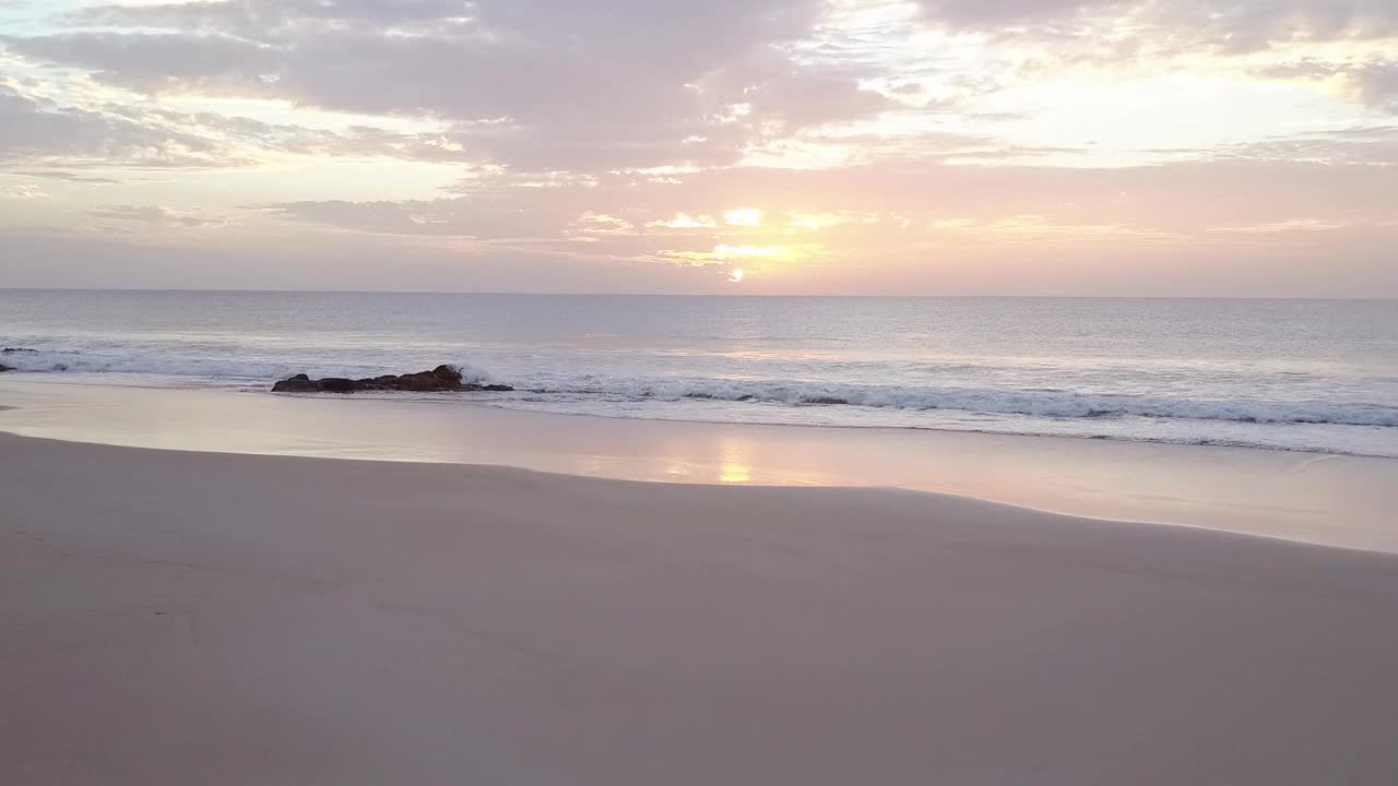 风景海滩日落背后的云视频素材