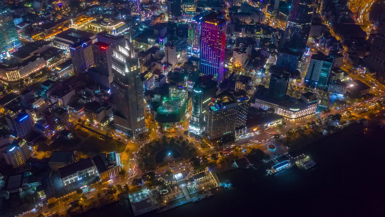 夜光飞行在胡志明市交通湾空中全景4k越南视频素材