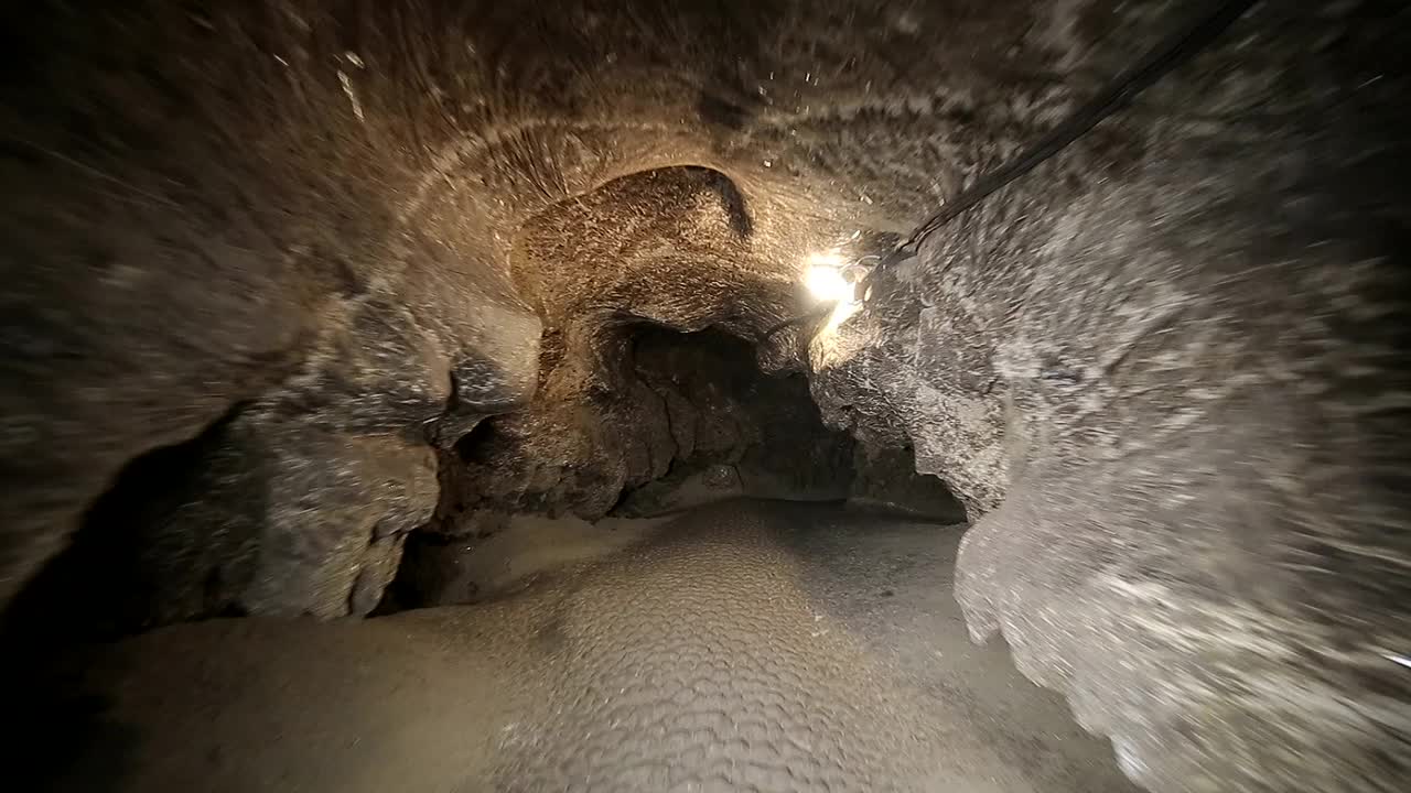 洞穴学，洞穴，地牢，黑暗的隧道视频素材