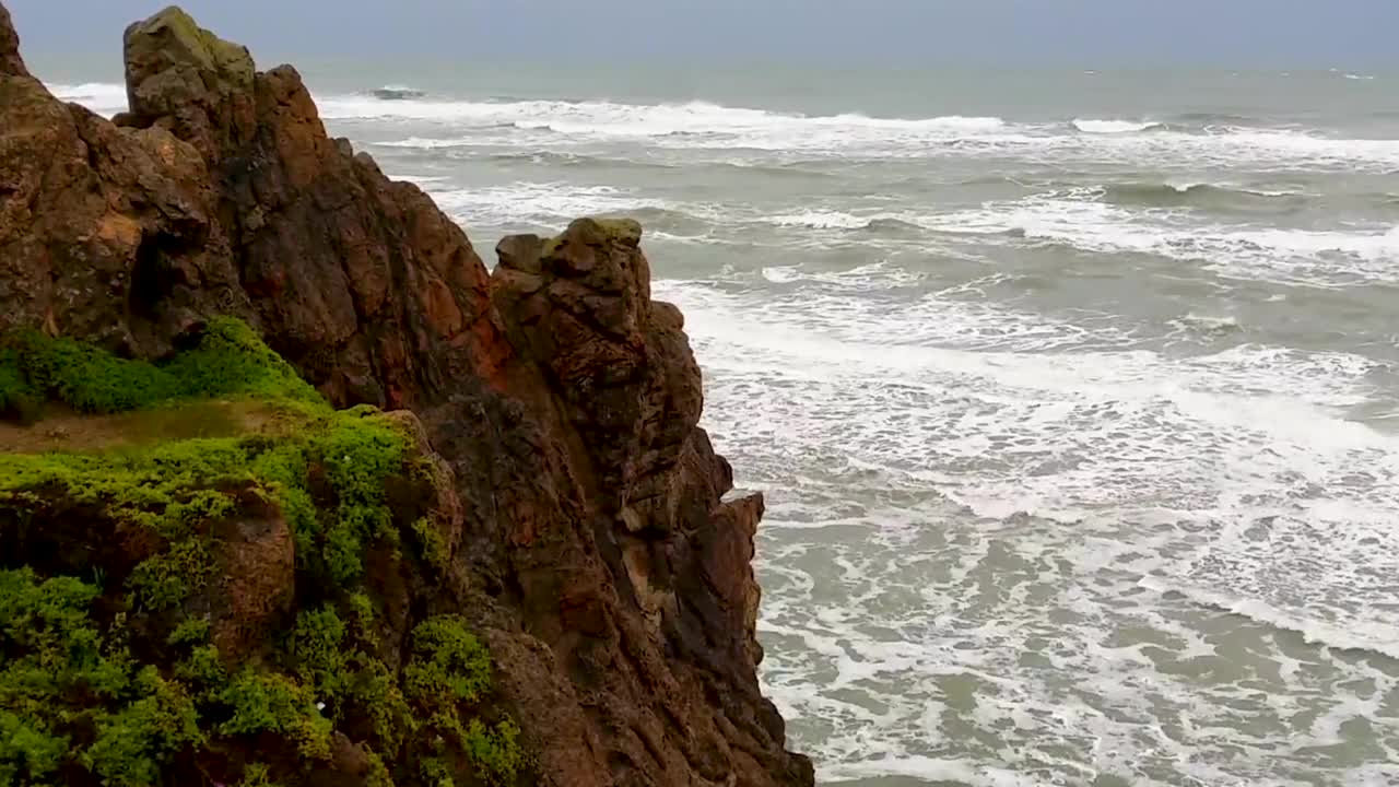 岩层和海浪视频素材