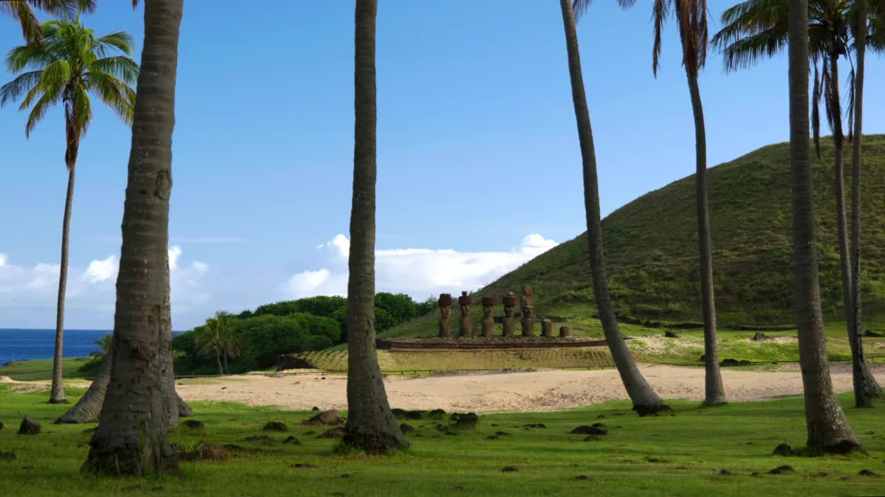 巨大的摩埃石像，阿纳基纳海滩，复活节岛，拉帕努伊岛，波利尼西亚，智利视频下载