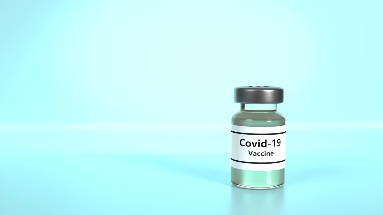 4K分辨率蓝色背景下使用注射器注射的Covid-19冠状病毒疫苗视频素材