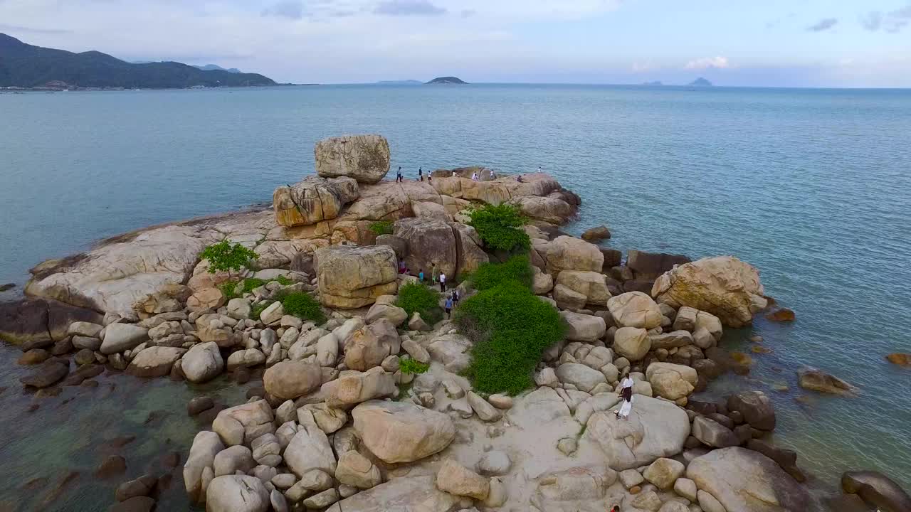 芽庄冲岩，芽庄海滩，芽庄，金华，越南视频素材