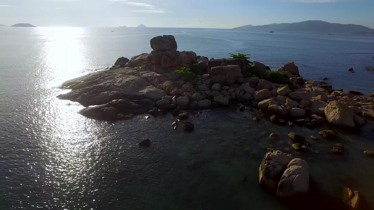 芽庄冲岩，芽庄海滩，芽庄，金华，越南视频素材