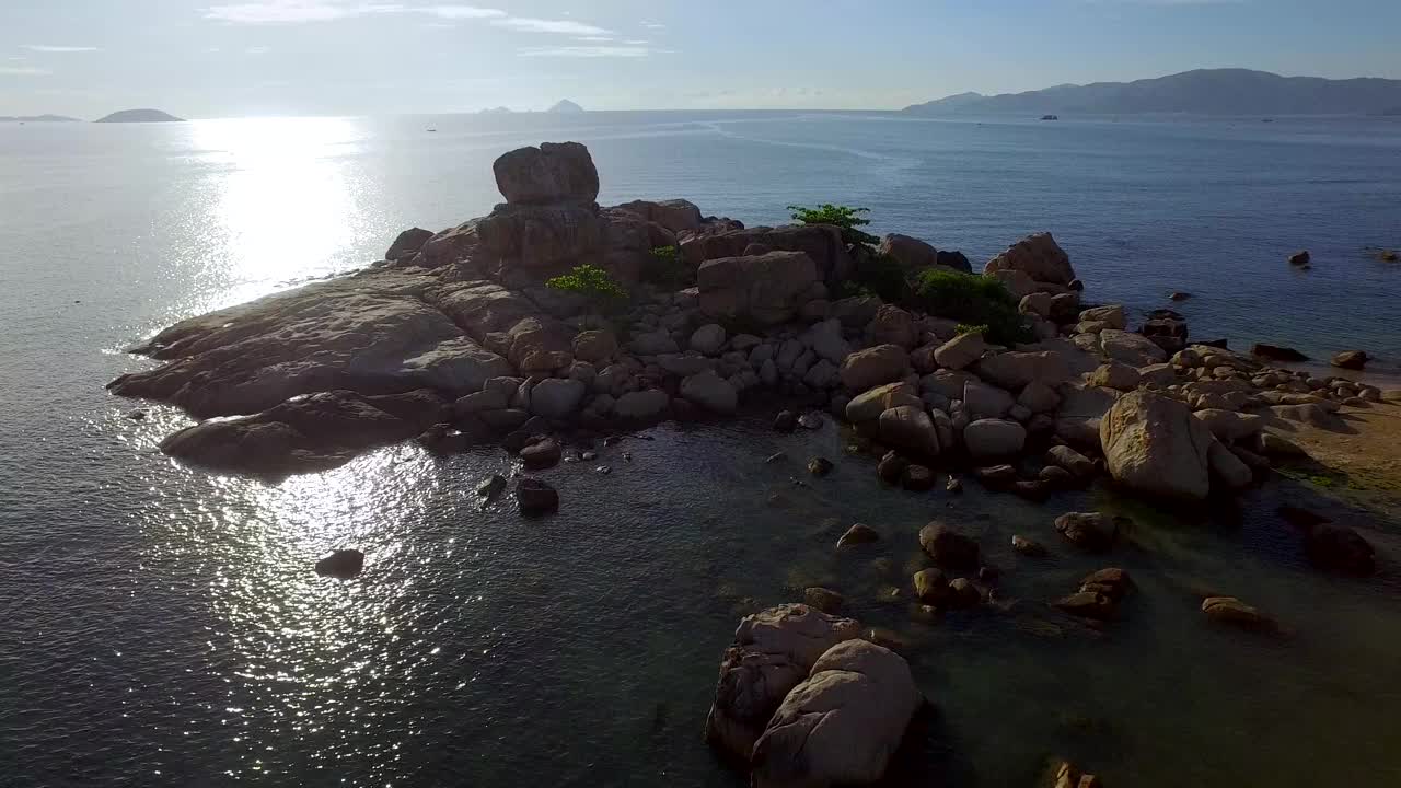 芽庄冲岩，芽庄海滩，芽庄，金华，越南视频素材