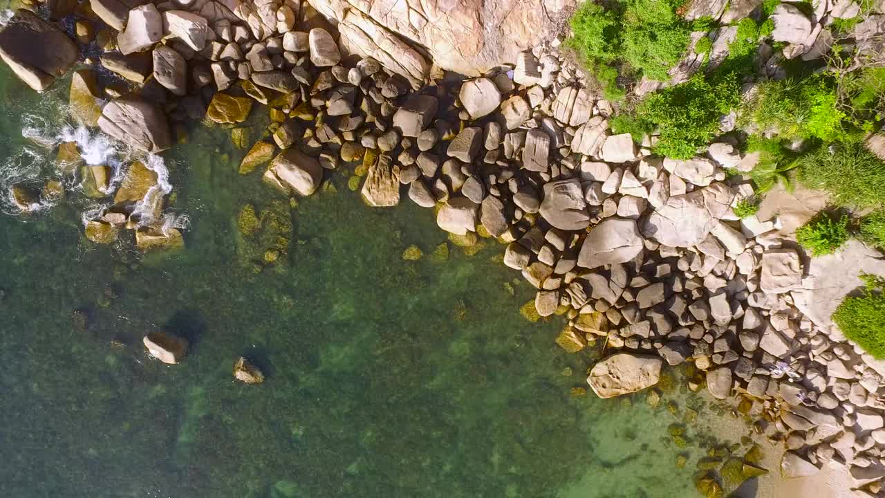 芽庄冲岩，芽庄海滩，芽庄，金华，越南视频素材