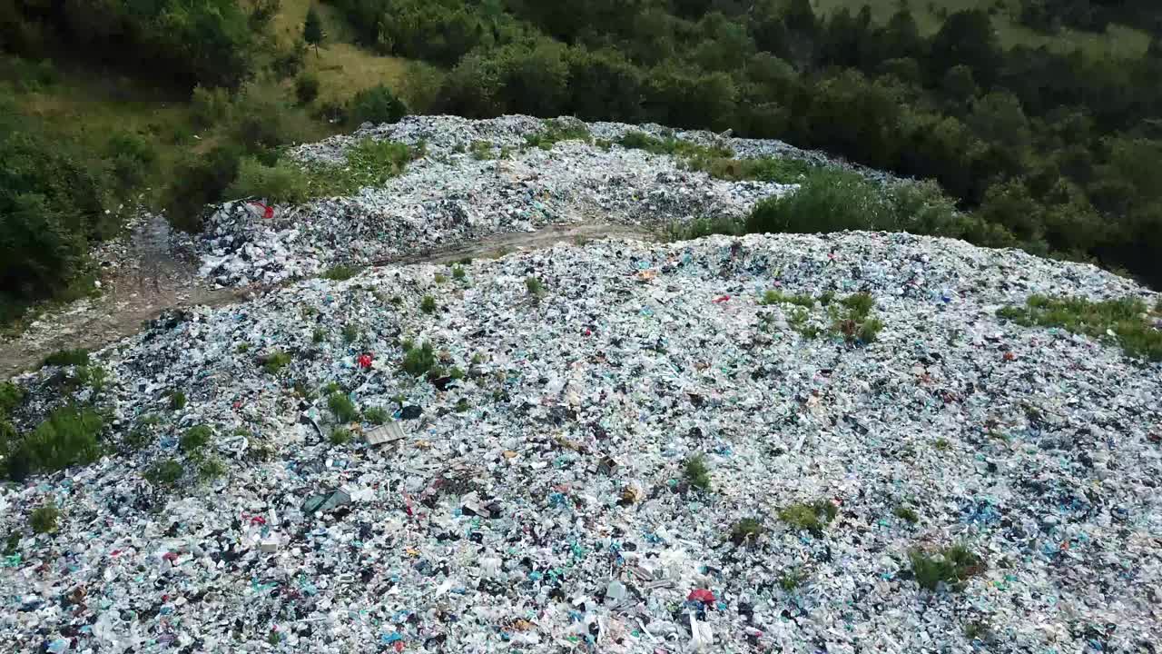 海洋垃圾、垃圾填埋场、海洋带来的垃圾、垃圾平台。视频素材