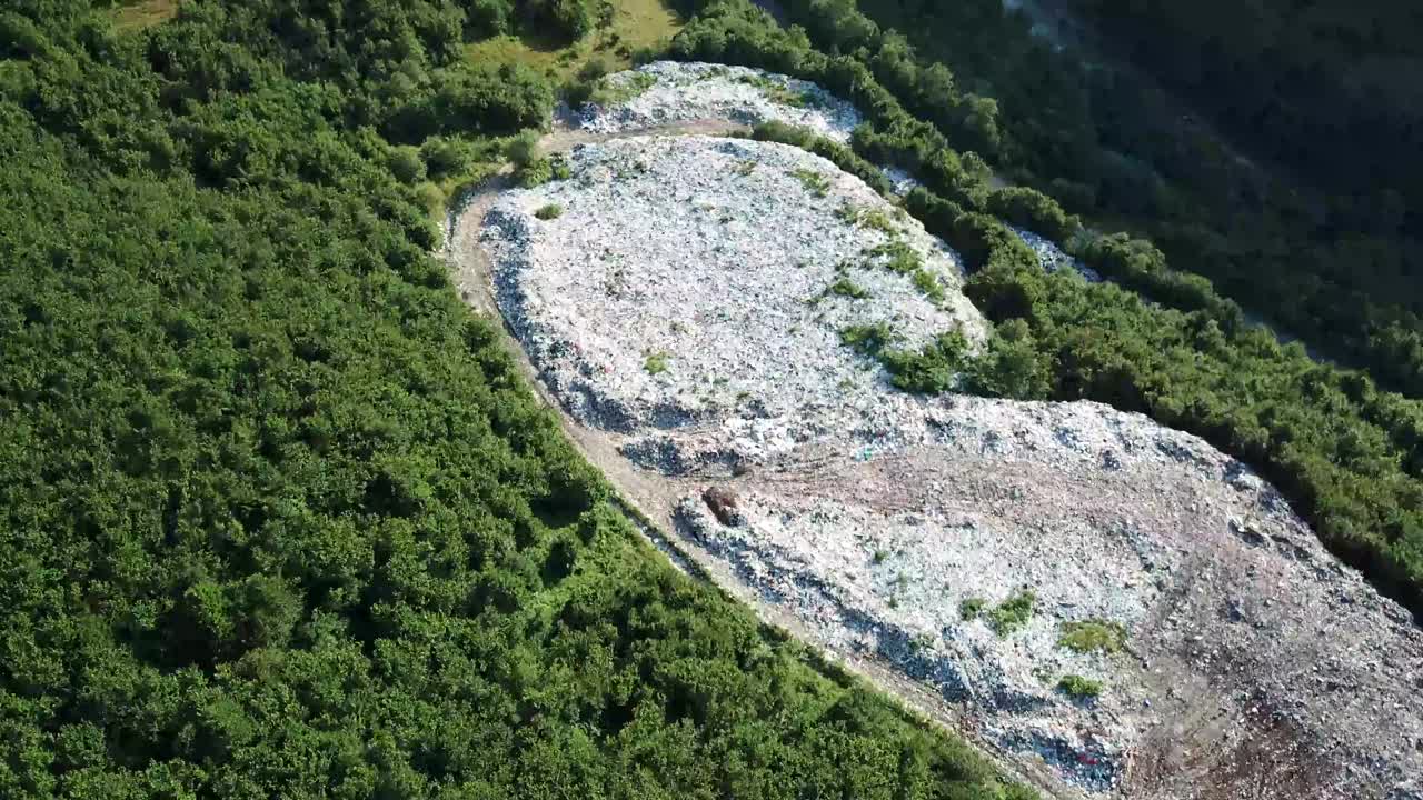 海洋垃圾、垃圾填埋场、海洋带来的垃圾、垃圾平台。视频素材