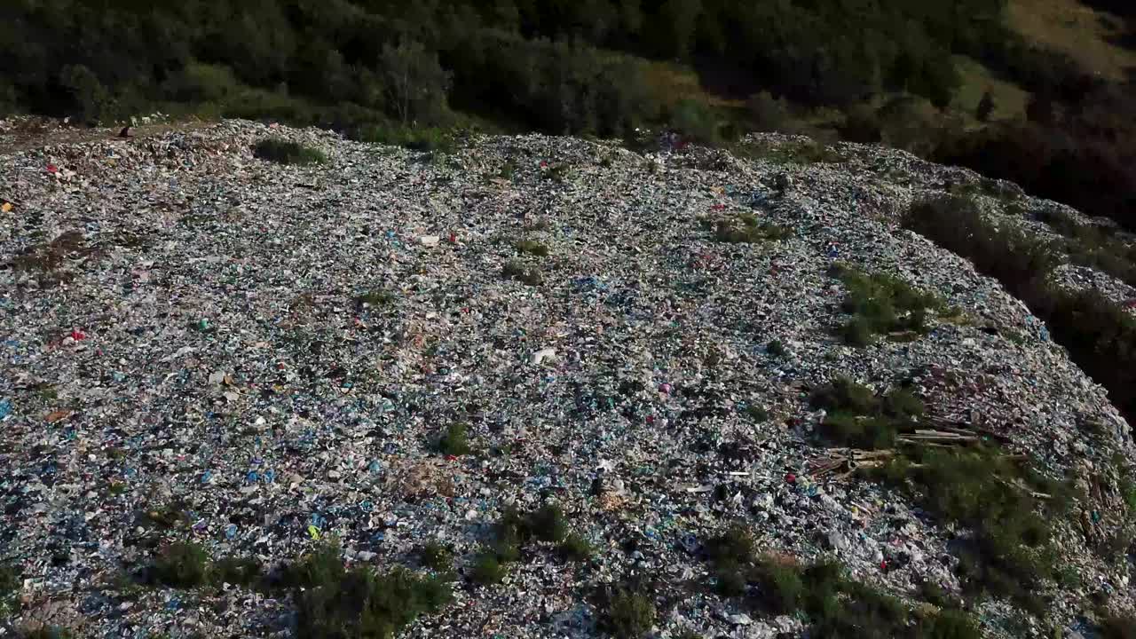 海洋垃圾、垃圾填埋场、海洋带来的垃圾、垃圾平台。视频素材