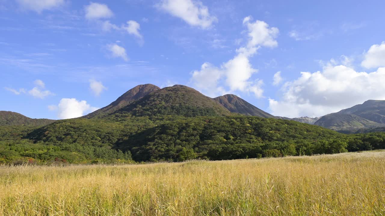 从大分县乔贾巴鲁看久州山。日本九州的秋景。视频素材