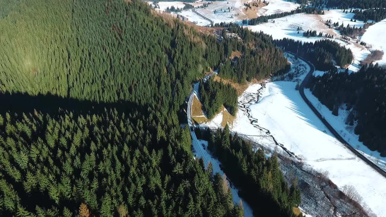 斯洛伐克低塔特拉斯特尔加特自然公园的神奇道路。视频下载