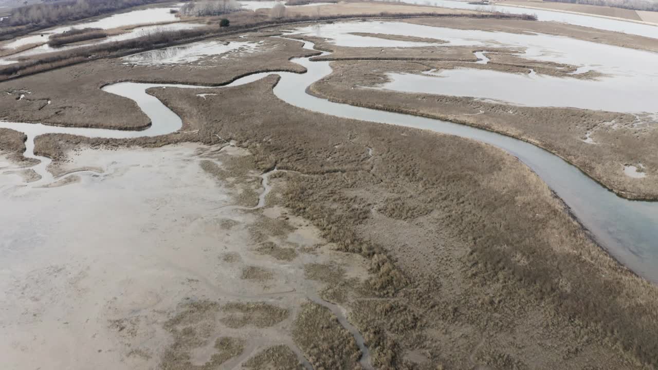 河流鸟瞰图Soča三角洲河口视频素材