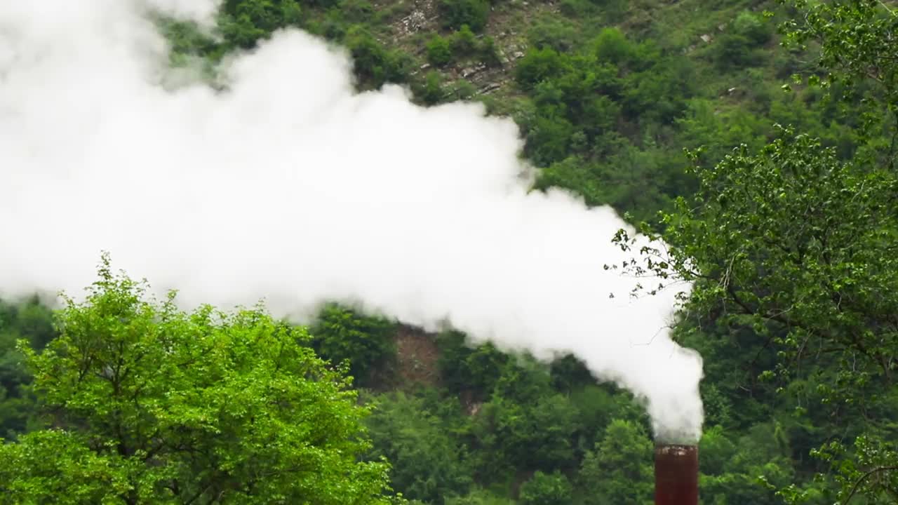 工业污染，雾霾，大烟管，有毒空气。视频素材