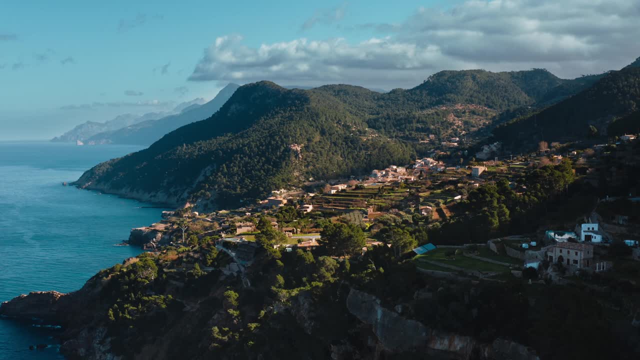 马略卡岛的Banyalbufar旅游小镇，Es Port Des Canonge视频素材