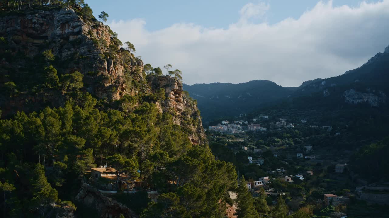 在马略卡岛的班尼亚布法旅游小镇，Es Port Des Canonge视频素材