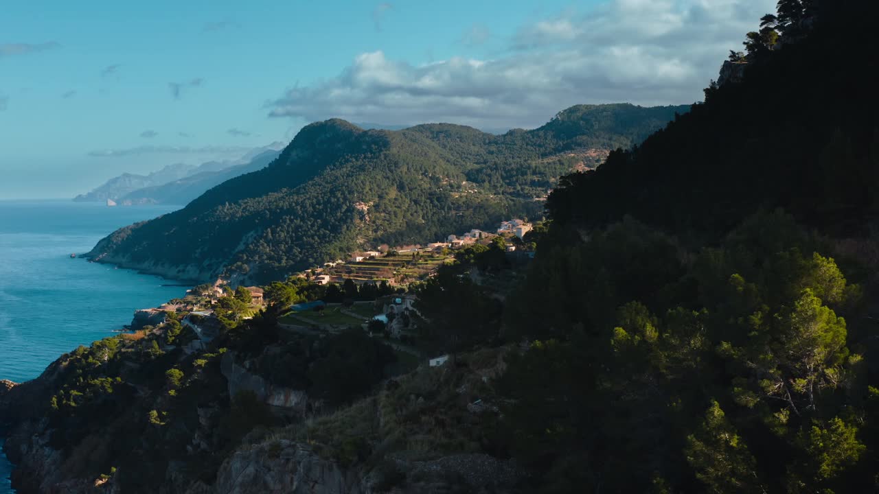 马略卡岛的Banyalbufar旅游小镇，Es Port Des Canonge视频下载