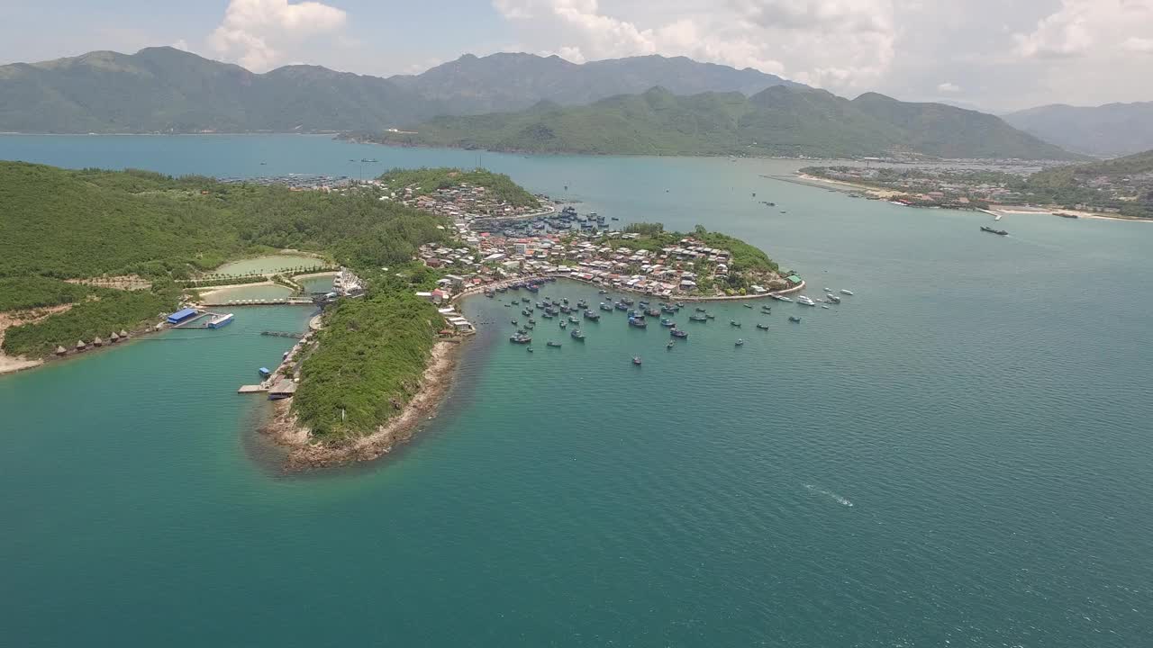 越南钦华省芽庄湾鸿庙岛(三阮岛)视频素材