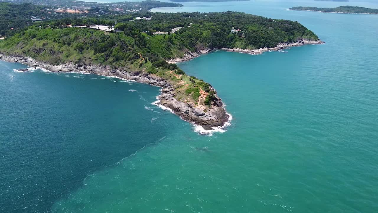 美丽的海景在蓬贴海角的观点在普吉岛，泰国。视频素材