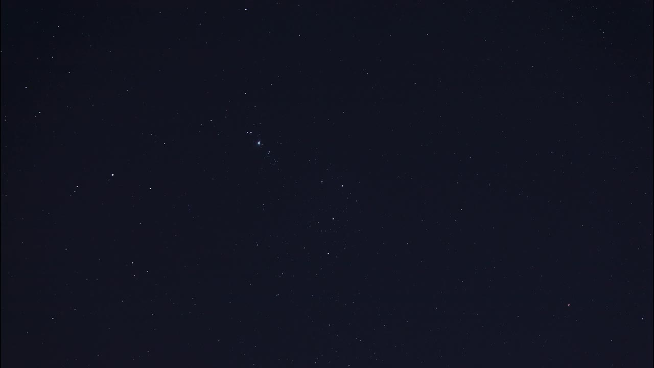 星星在夜空中移动-时间流逝视频素材