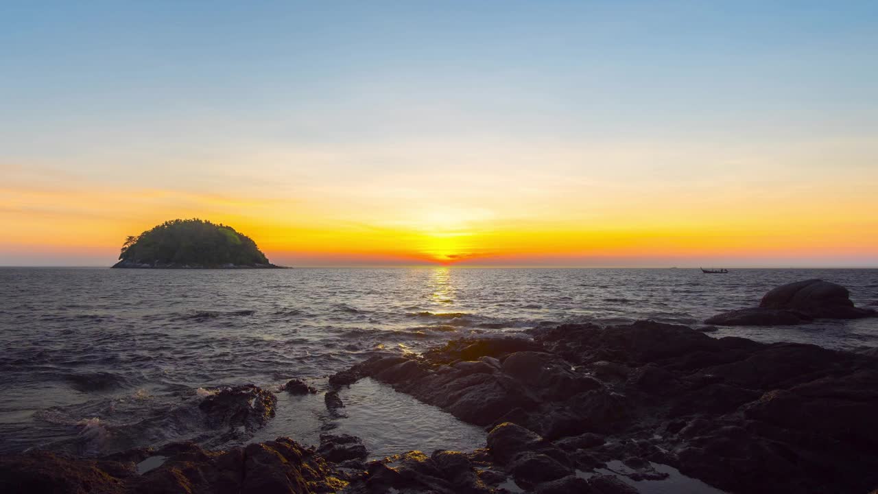 海滩上的日落视频素材