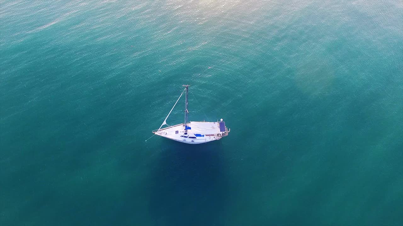 苏梅岛上的渡轮上的夕阳在泰国视频素材