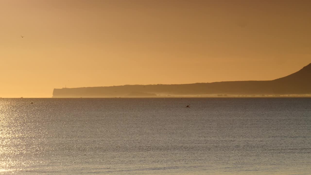 海上日出，人皮划艇视频素材